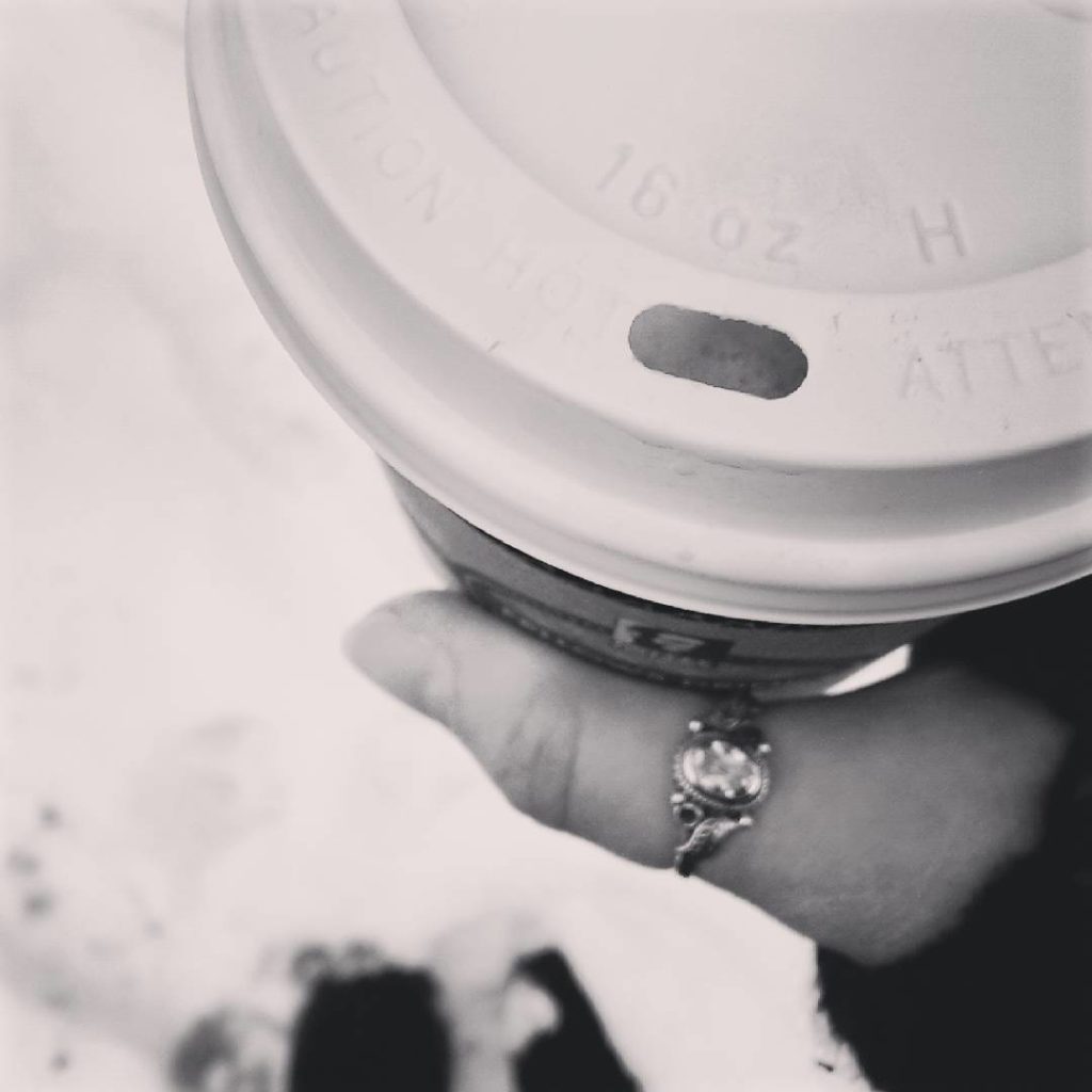 But first coffee...☕❤ Erster Tag zurück auf Arbeit nach dem Urlaub. Ich fühle mich seit langem mal richtig motiviert und ausgeruht. In diesem Sinne - einen guten Wochenstart wünsch ich euch!