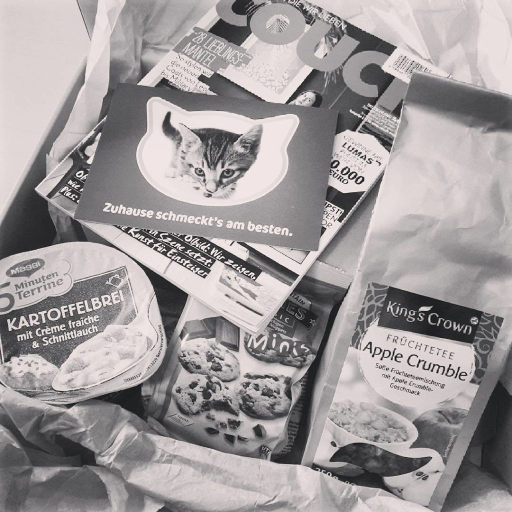 Awww. ❤ got a lovely "get-well-soon-happymail" 
Meine Liebe @goldkindsblog hat mir ein ganz süßes Care-Paket geschickt weil ich ja schon die ganze Woche mit Nebenhöhlenentzündung flach liege. Vielen Dank meine liebe! ^^ #happymail #getwellsoon #päckchen #cookies #tea #kartoffelbrei #magazin #lesestoff #couch #gotacold #erkältung #post