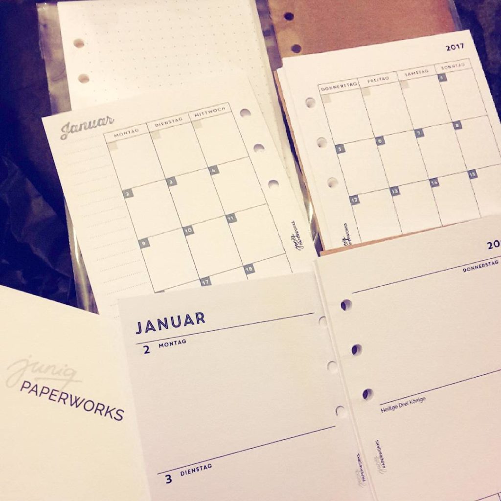 Inserts for the next year - check!

Ganz schlicht und doch hübsch! Dazu noch tolles Notizpapier :) Vielen Dank liebe @juniqpaperworks ❤

#filofaxingdeutschland #filolove #filofaxing #filofaxerei #planner #planneraddicted #plannercommunity #plannernerd #plannergirl #filofaxlove #kikkik #kikkikplanner #personalplanner #inserts #2017 #monthly #craftpaper #kalender #dottedgrid