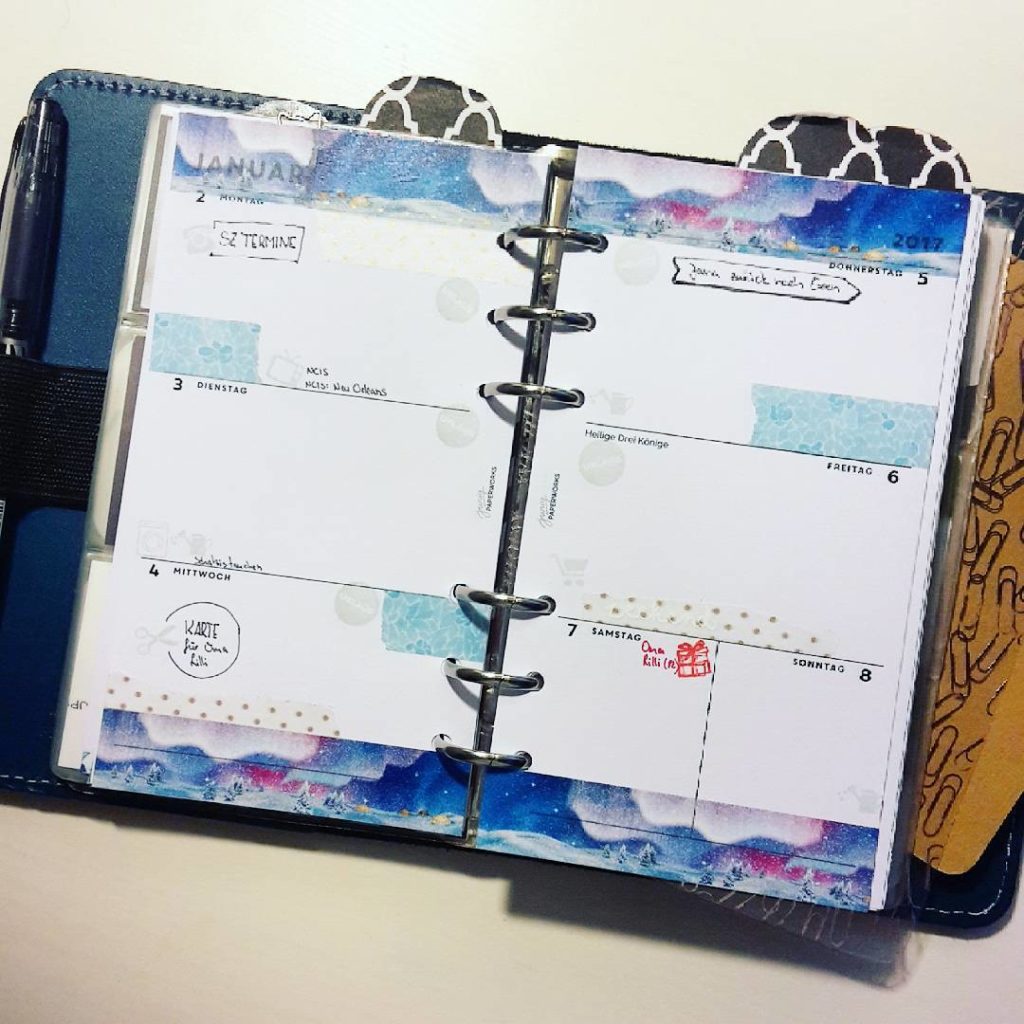 Happy new year!!  Ich hoffe, ihr hattet ein friedliches und schönes Silvester. Ich habe heute damit zugebracht meine Kalender auf den aktuellen Stand zu bringen inkl. neue Einlagen einweihen. Und ihr so? ^^