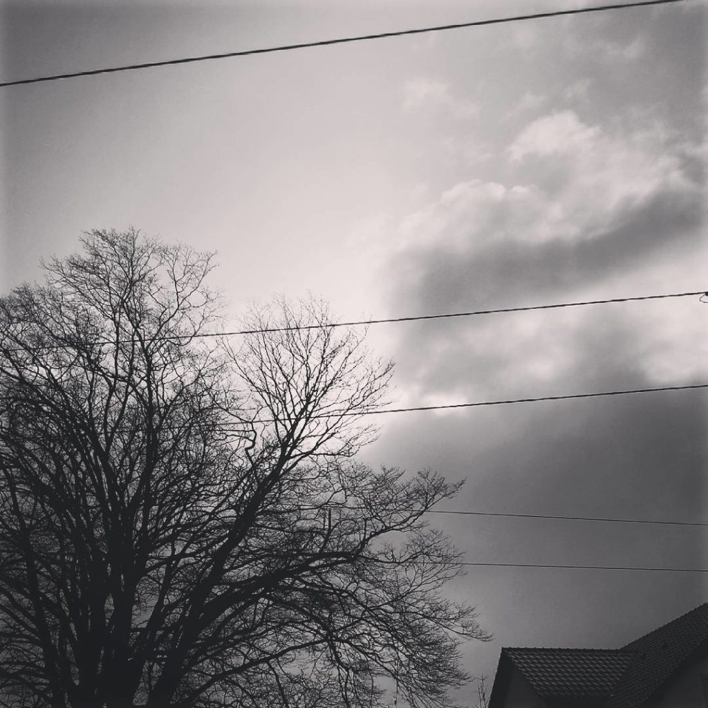 After rain there will be sun again...☔ Hier geht es stürmisch dem Wochenende entgegen. Beste Voraussetzungen für kuschelige Stunden daheim.