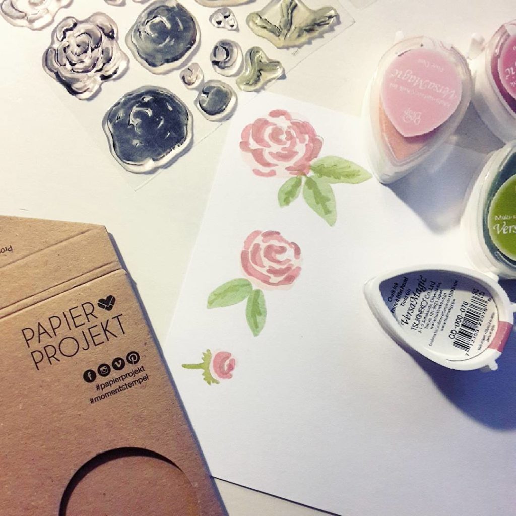 Oh my dear are they beeeaauuuuutiiiiful!!!!  
Ich bin total verschossen in das neue set Rosen von @papierprojekt - Chef? Ich kann heute nicht arbeiten! Ich muss jetzt nämlich erstmal ganz viel Blümchen stempeln und ausschneiden!