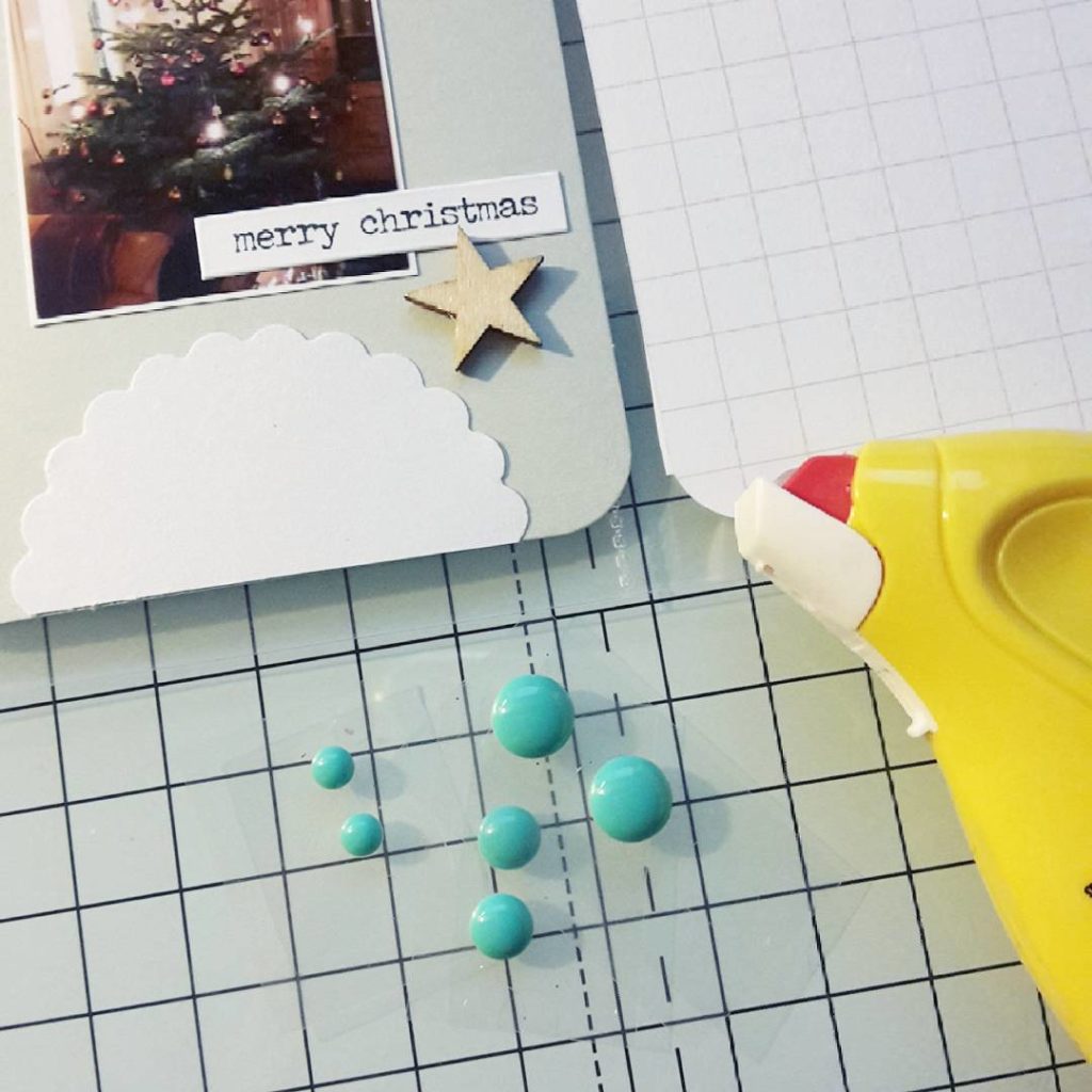 2016 is almost done!!!  .

Es fehlen nur noch 2 seiten - dann ist 2016 endlich fertig! Ich fühle mich erschöpft aber glücklich. Auf in das FINALE!  euch noch einen tollen Sonntag! ^^