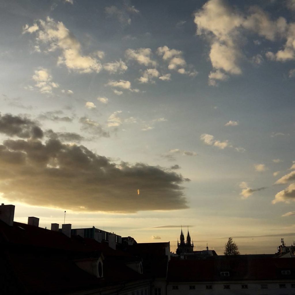 Hello Prag, nice to meet you. .

Erster Tag geschafft, platte Füße, viele Eindrücke. Und schon die erste kleine Errungenschaft ^^ ❤