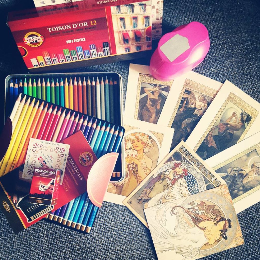 Home sweet Home but full of memories. And beautiful art supplies.  .

Der Kooh-i-noor store um die ecke von unserem hotel zusammen mit dem mucha-museum direkt nebenan waren meine prager guilty pleasure.