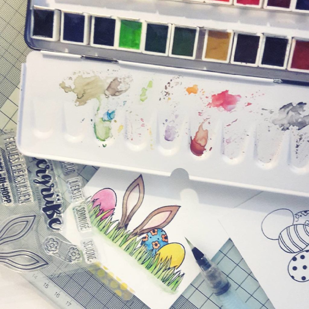 A little bit easter mood in the evening... .

Auch wenn die wasserfeste stempelfarbe überall gelandet ist, wo sie nicht hin sollte - ein wenig kam tatsächlich auch aufs Papier