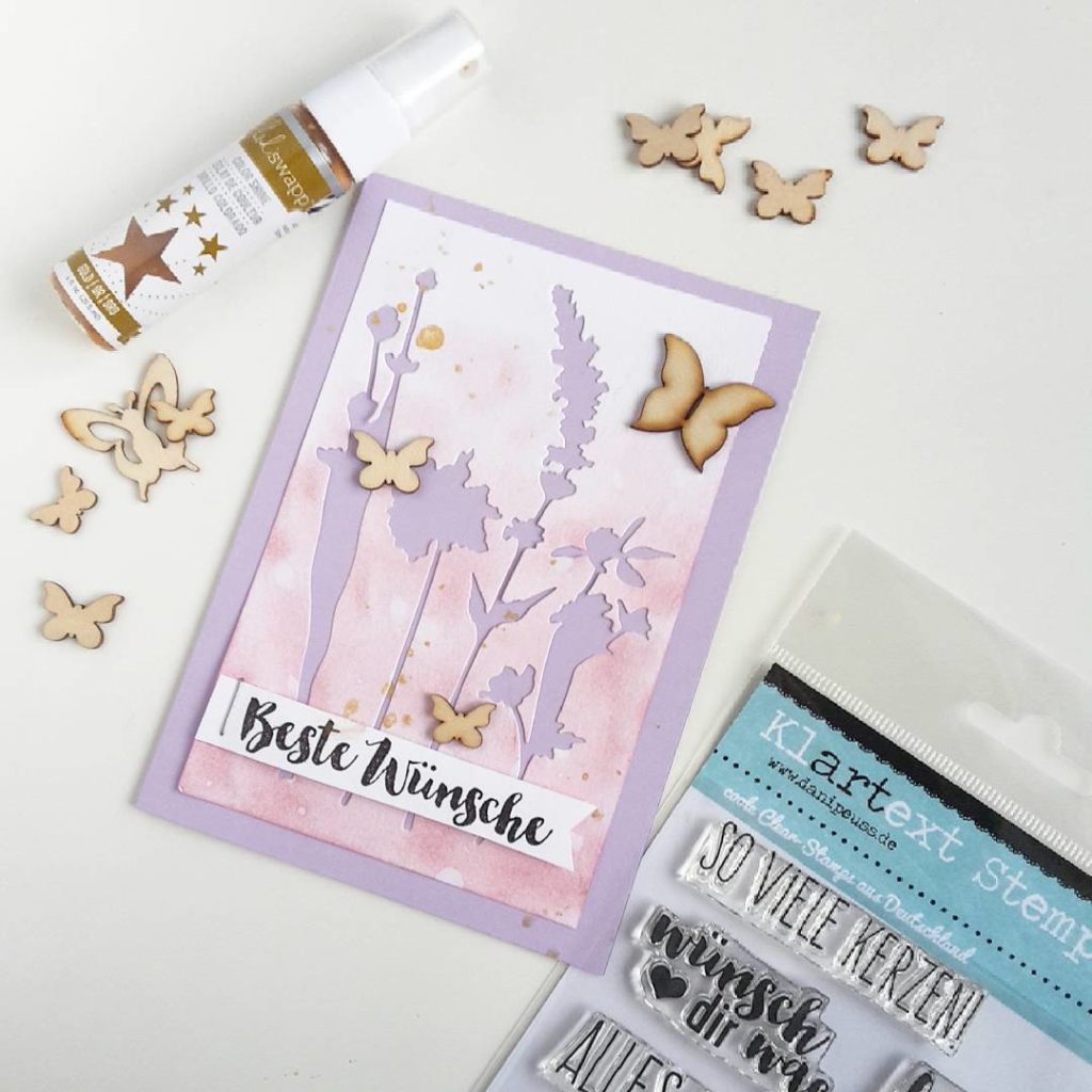 Quick'n'dirty card making!  .

Eine liebe Freundin hatte Geburtstag. Für sie ist vor einigen Tagen dieses Schätzchen entstanden. Ich hoffe, sie wird sie mögen ^^
