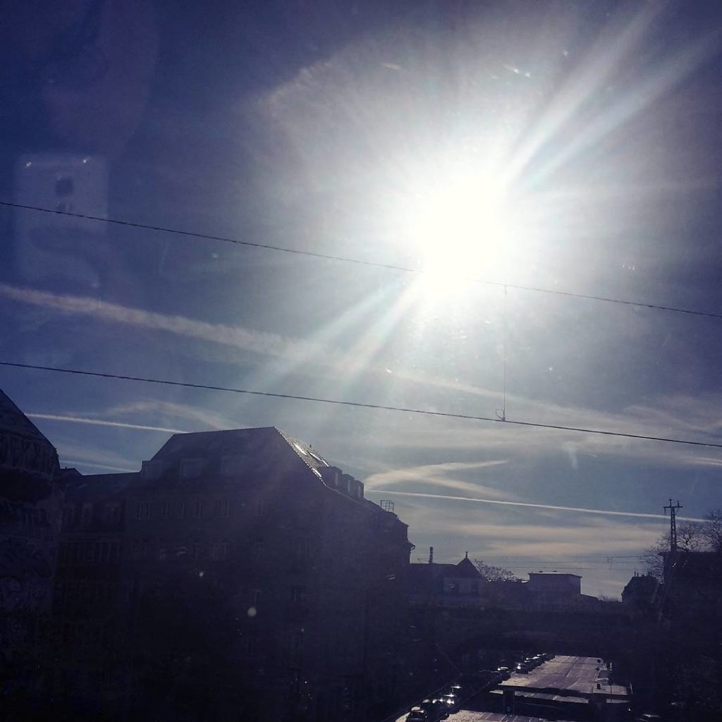 Hello may, could you stay like this please?  .

Ich kann Sonne heute echt gut gebrauchen. Und ihr? Ich wünsch euch einen wunderbaren Mittwoch! ;)