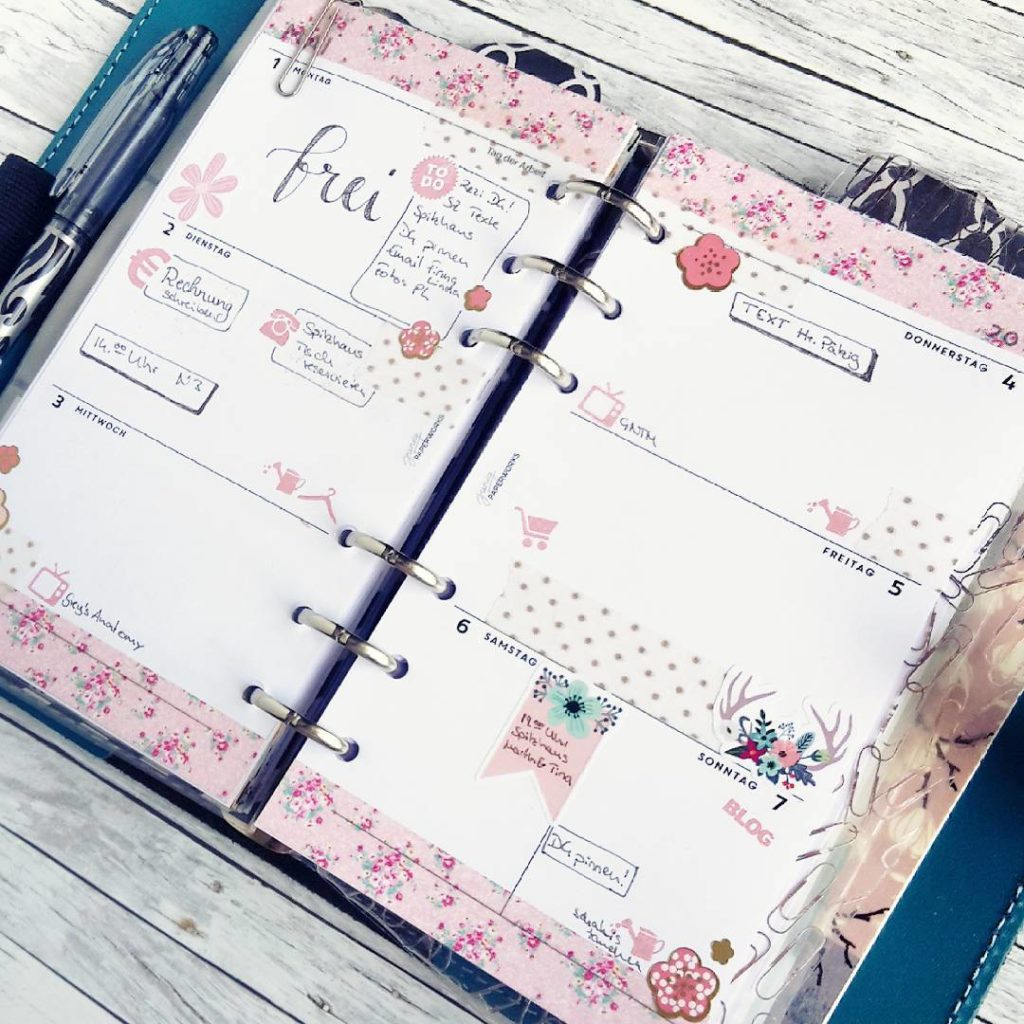 Short week feels still long today... but it' almost weekend so - yeah!  .

Bei dem ganzen Wetterwechsel spielt micht nur mein kopf sondern auch die Laune verrückt. Da helfen nur ein bisschen blümchen im planner ^^