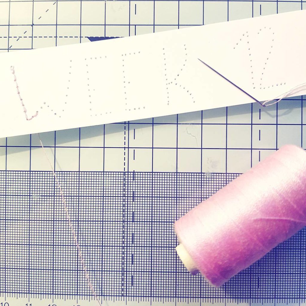 First try. First fail. Stitching and I, we're no friends... Nicht nur dass es ewig gedauert hat - das Ergebnis gefällt mir leider auch gar nicht.