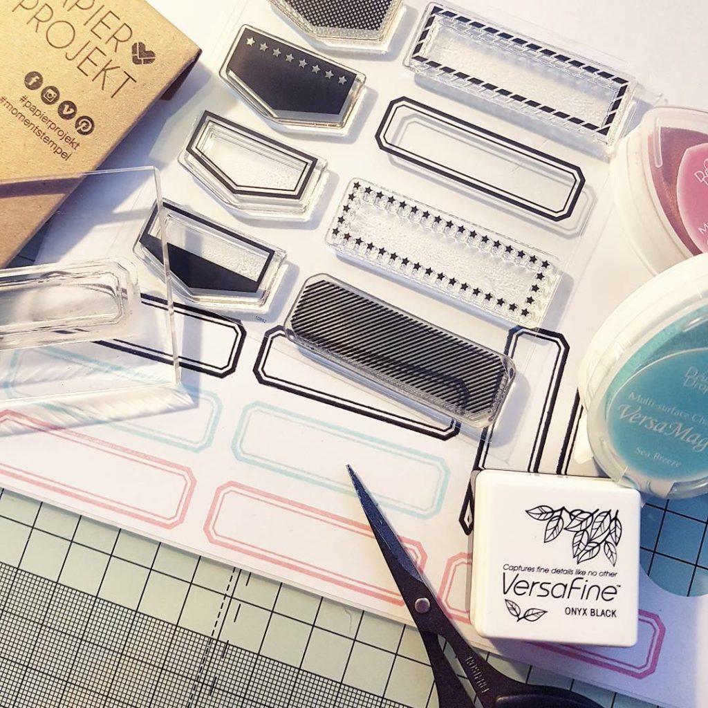 What can you do if you don't have any label sticker in the right color? DIY! 

Einfach auf Etikettenpapier in der Wunschfarbe lustig drauf los stempeln. Dass ich da noch nicht eher drauf gekommen bin...