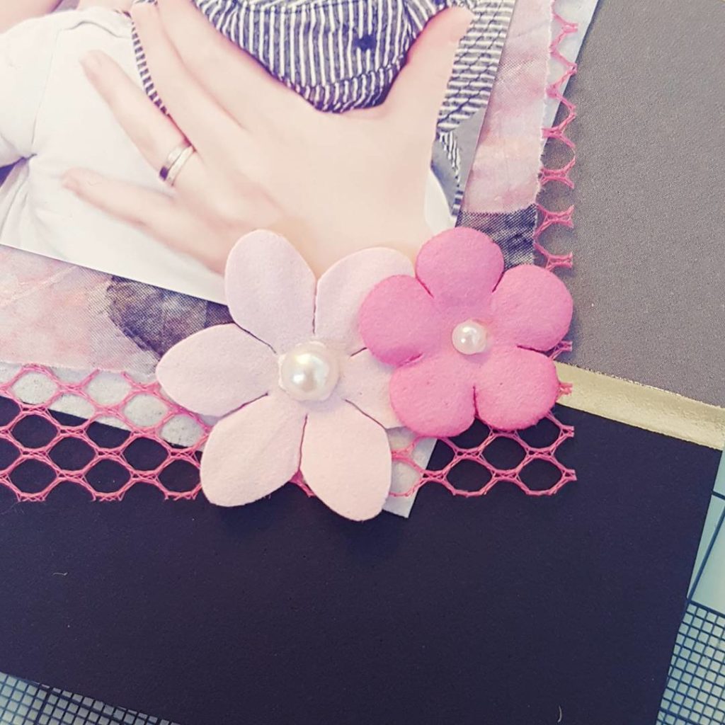 Sometimes using crazy material is really fun. ❤

#scrapbook #scrapbooking #paper #paperlove #crafting #crafting #tissuepaper #floral #flowertattoo #tüll #blumen #papierblumen #teaser #minigoldkind #minialbum