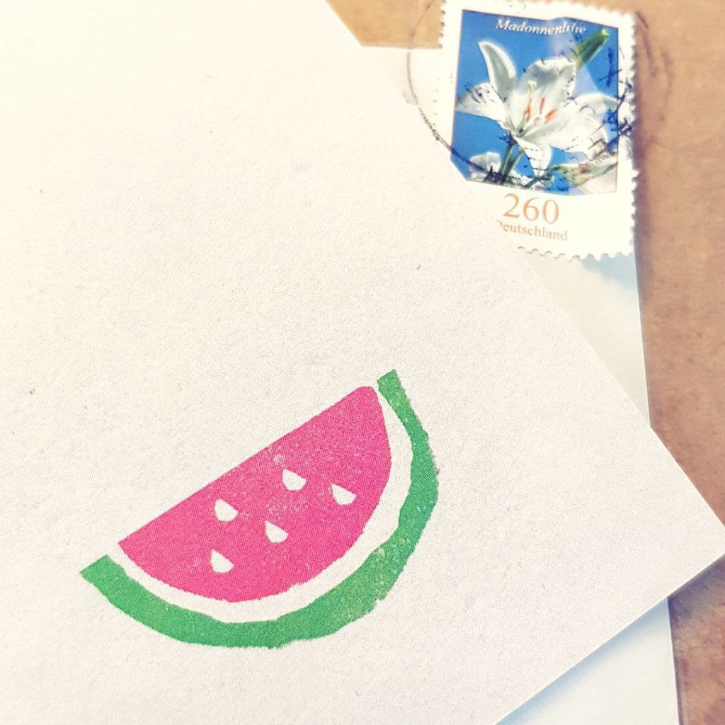 Happy mails make me always smile. ❤
And isn't it the cutes paper? 

#happymail #surprise #post #letter #paperlove #briefpapier #überraschungspost #melone #littlethings #diekleinendingeimleben #smile #minigoldkindnews