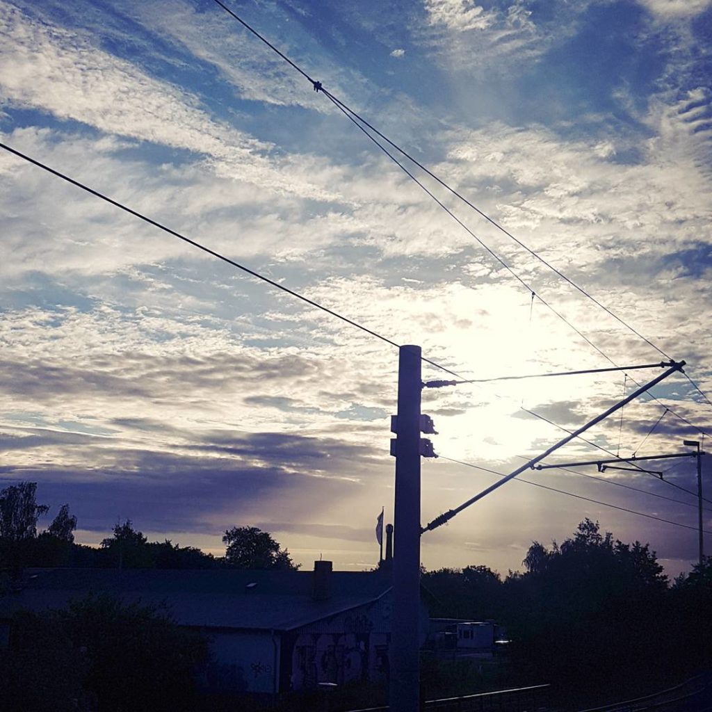 On my way. 
#photos #photography #urban #sky #bluesky #clouds #sunrise #wednesday #weather #dresden #dresdeninstagram #himmelüberdresden #trainpicture