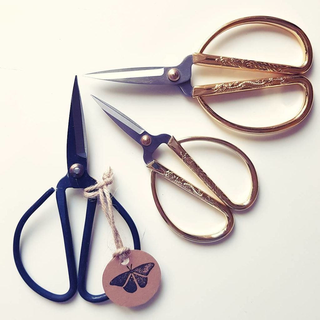I work a lot these days so my crafty desk stays empty and alone. It's a shame... but at least I spoiled myself with a new black beauty scissor... ❤

#keinscherenproblem #crafting #craftsupplies #scherenliebe #scissors #sommernestberlin #newin #blackbeauty #diekleinendingeimleben
