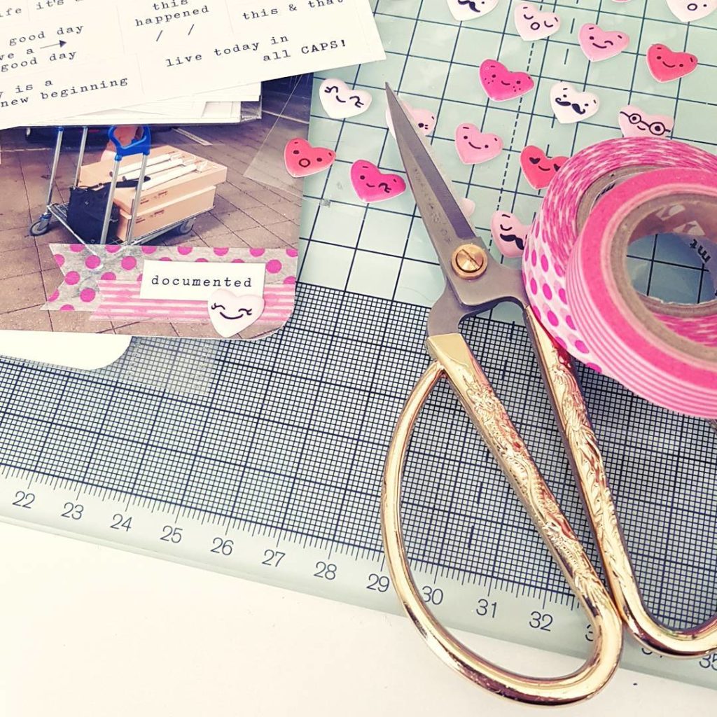 Life isn't that kind here right now. But at least my project life is still friendly and pretty.
Wish you all a good sunday! ❤

#wip #scrapbook #scapbooking #memorykeeping #projectlife2017 #projectlife #paperlove #crafting #diy #washitape #tinywordsticker #sticker #mtwashitape #cratepaper #simplestories #carpediem #danipeuss