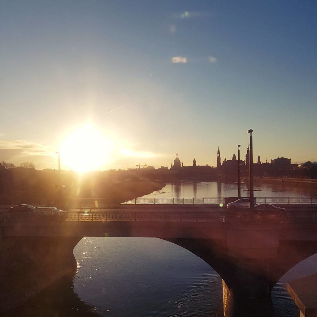 Good morning. ❤ .

#photography #urban #dresden #dresdeninstagram #trainpicture #sky #clouds #morning #sunrise #dresdenaltstadt #elbe #himmelüberdresden #frauenkirchedresden #mondaymotivation