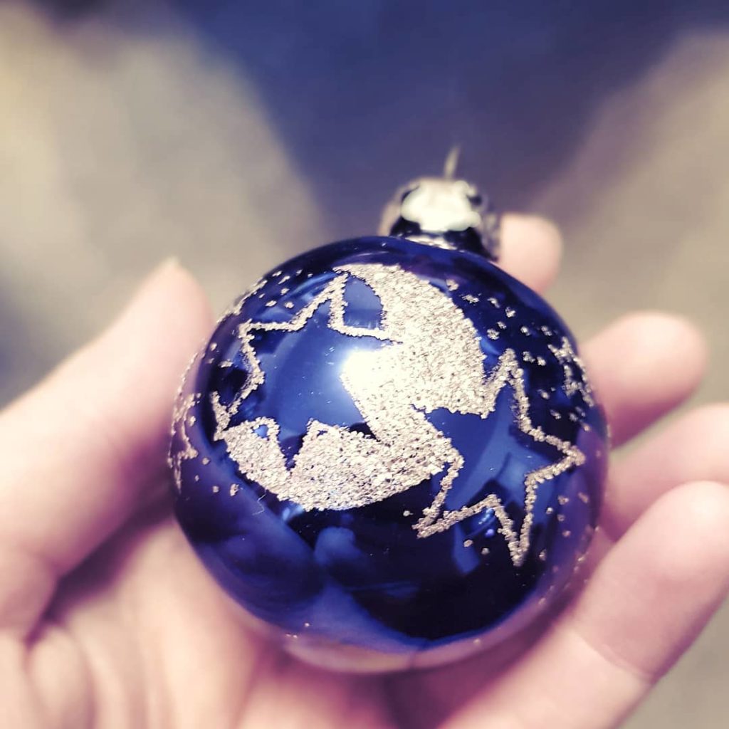 Oh christmastree, oh chrismastree...  .

#christmasiscoming #christmas #christmastree #weihnachten #weihnachtsbaum #baumschmuck #weihnachtskugel #baumschmücken #tradition #otannenbaum