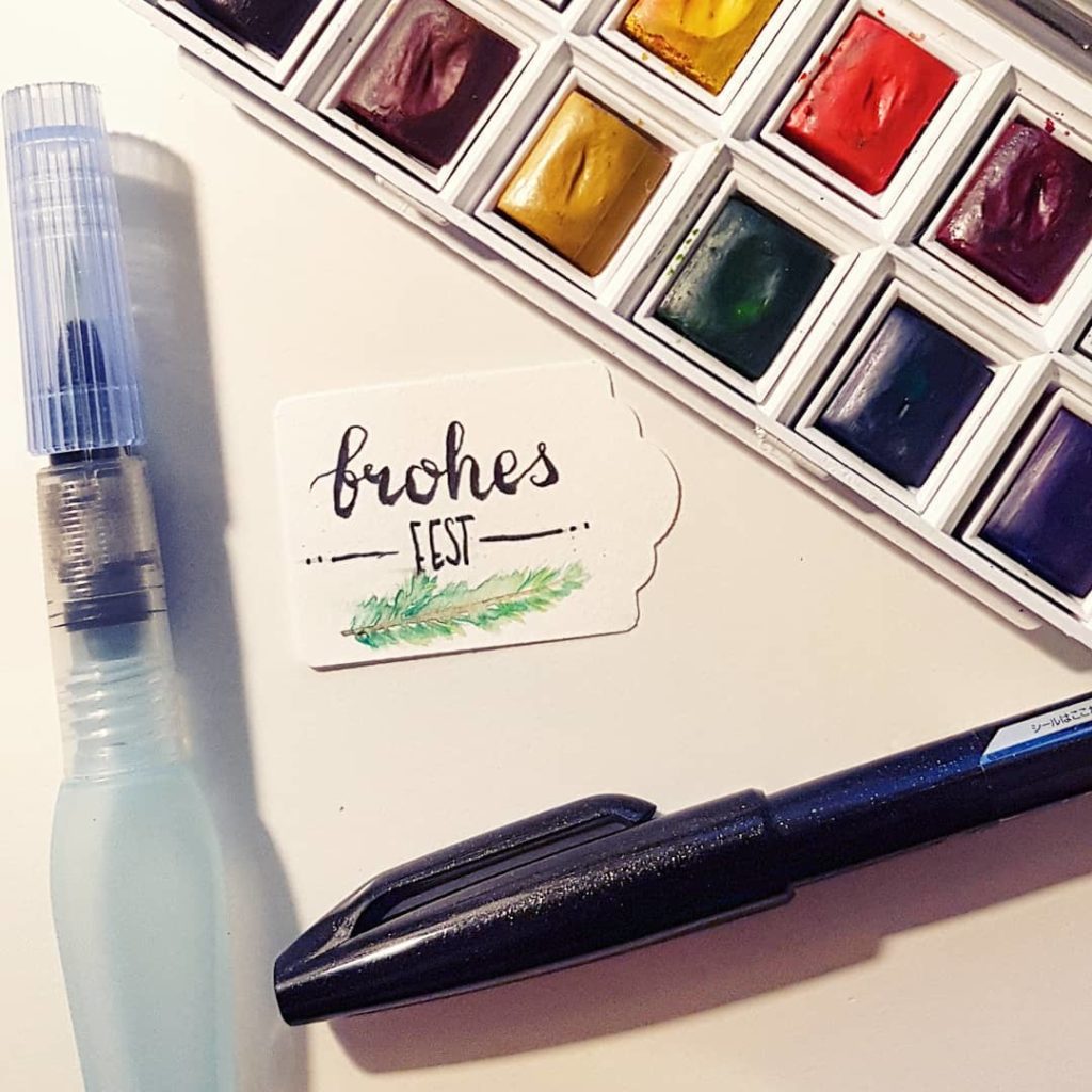 Wrapping the first christmas present. And you?  #christmas #christmasiscoming #present #diy #tag #geschenkeverpacken #handdrawn #handlettering #brushpen #tannenzweig #aquarell #watercolor #winsorandnewton